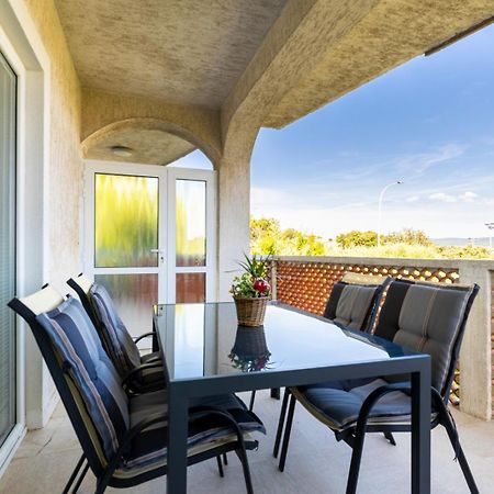 Apartment Meri Кърк Екстериор снимка