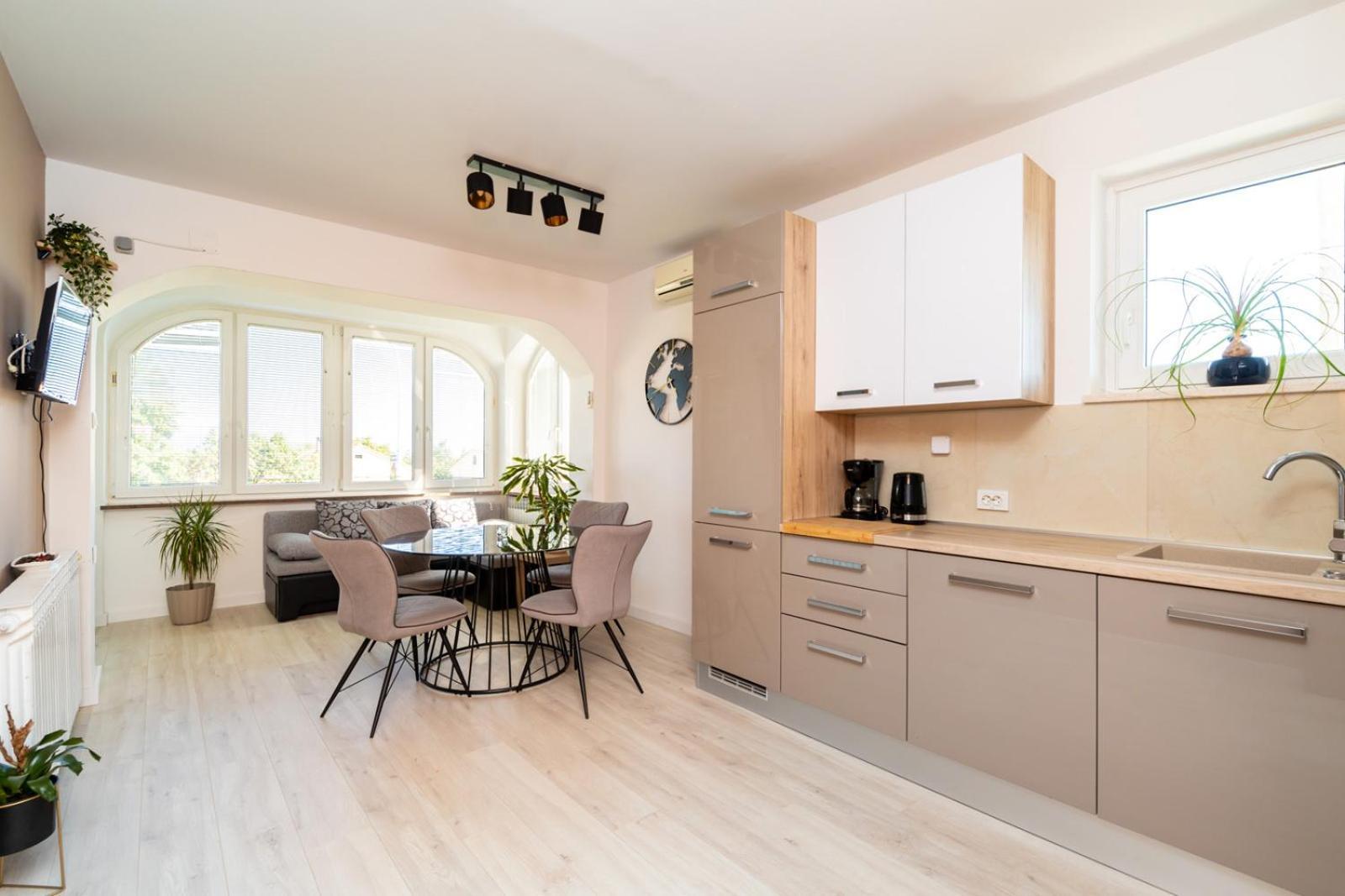Apartment Meri Кърк Екстериор снимка