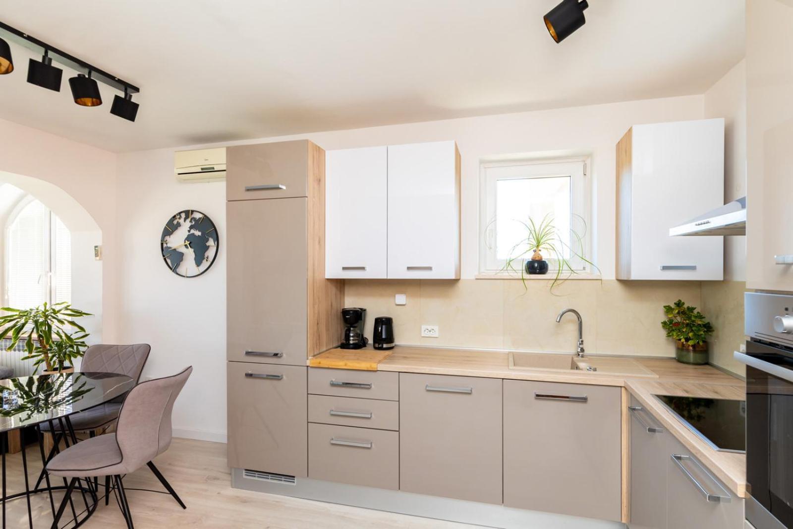 Apartment Meri Кърк Екстериор снимка