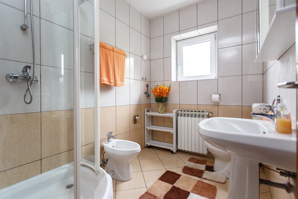 Apartment Meri Кърк Екстериор снимка