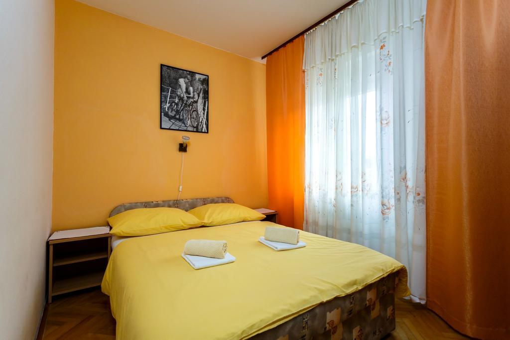 Apartment Meri Кърк Екстериор снимка