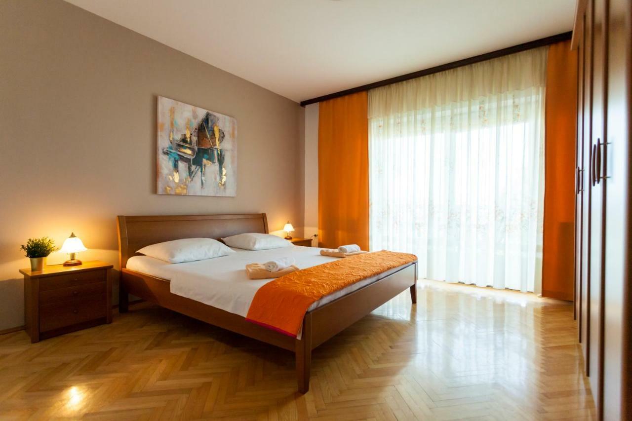 Apartment Meri Кърк Екстериор снимка
