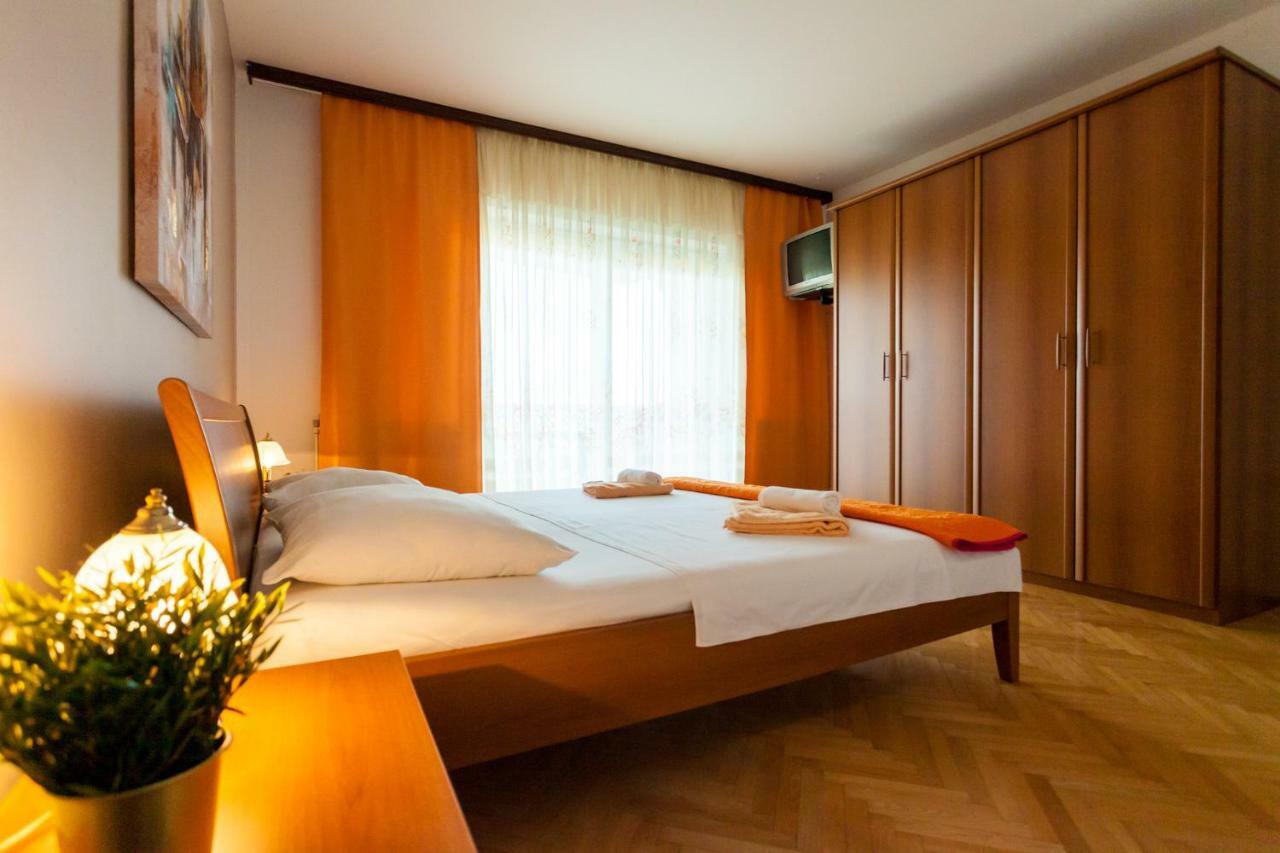 Apartment Meri Кърк Екстериор снимка