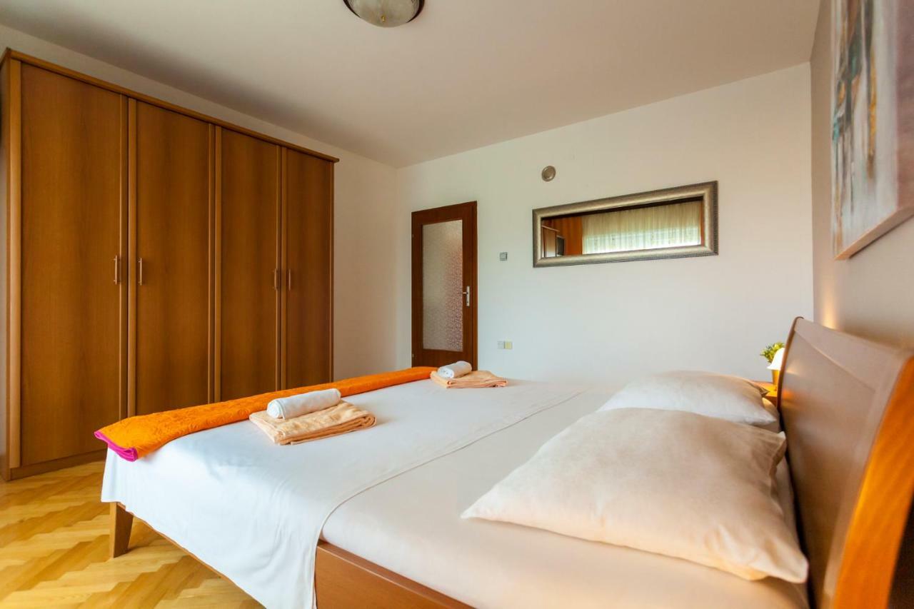 Apartment Meri Кърк Екстериор снимка
