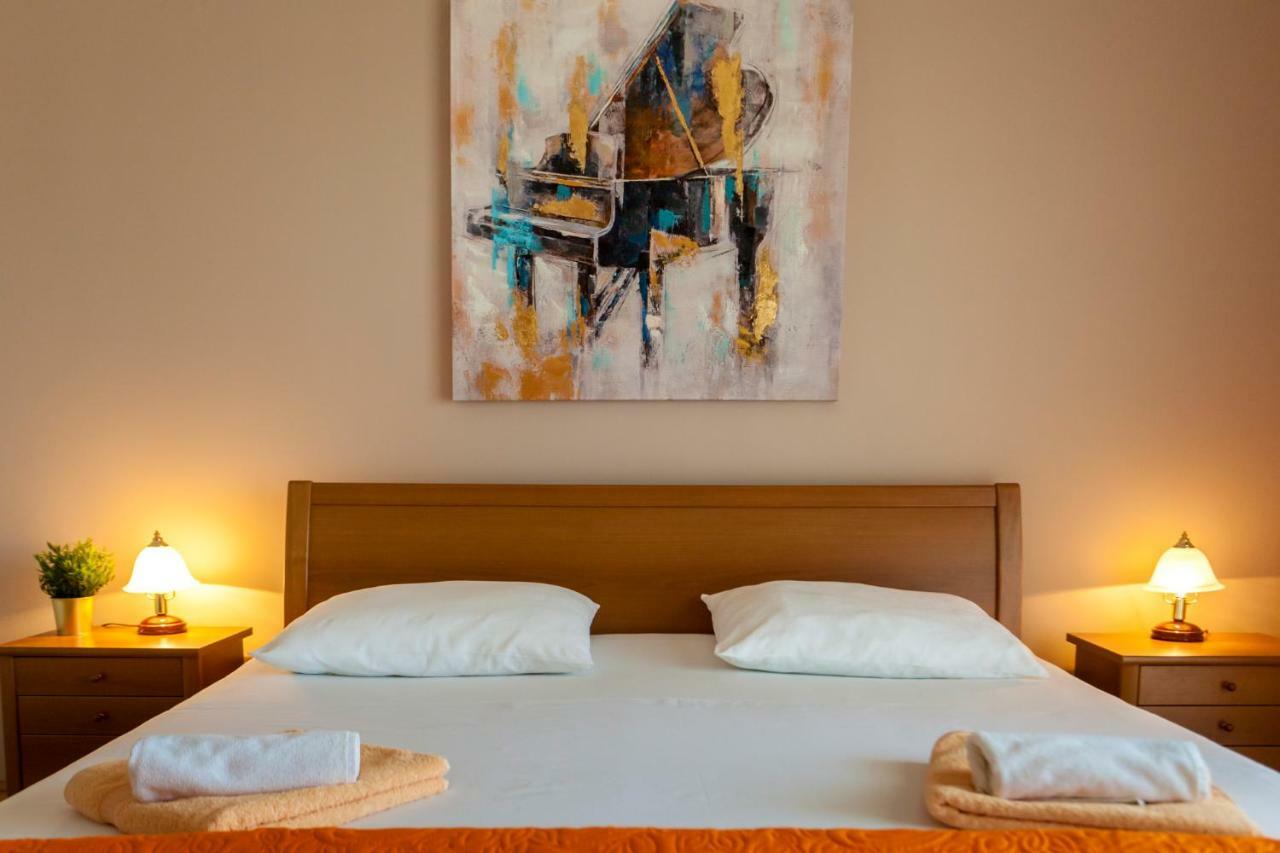 Apartment Meri Кърк Екстериор снимка