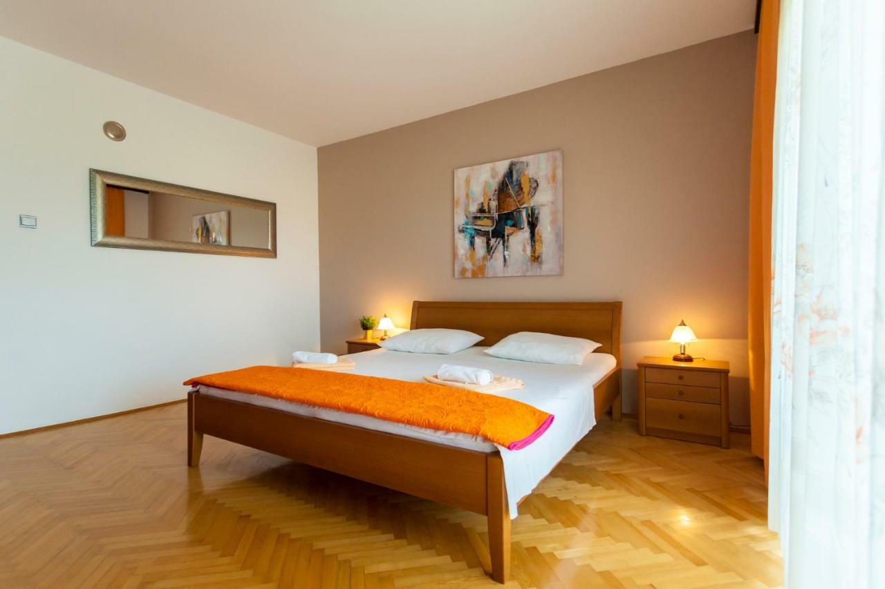 Apartment Meri Кърк Екстериор снимка